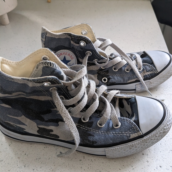 Converse shoes - Picture 4 of 5